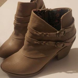 8 1/2 wedge ankle boots